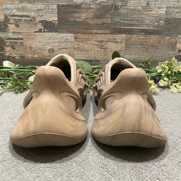 Yeezy Foam Runner “Stone Sage” Size 9 Men’s - Picture 4 of 8